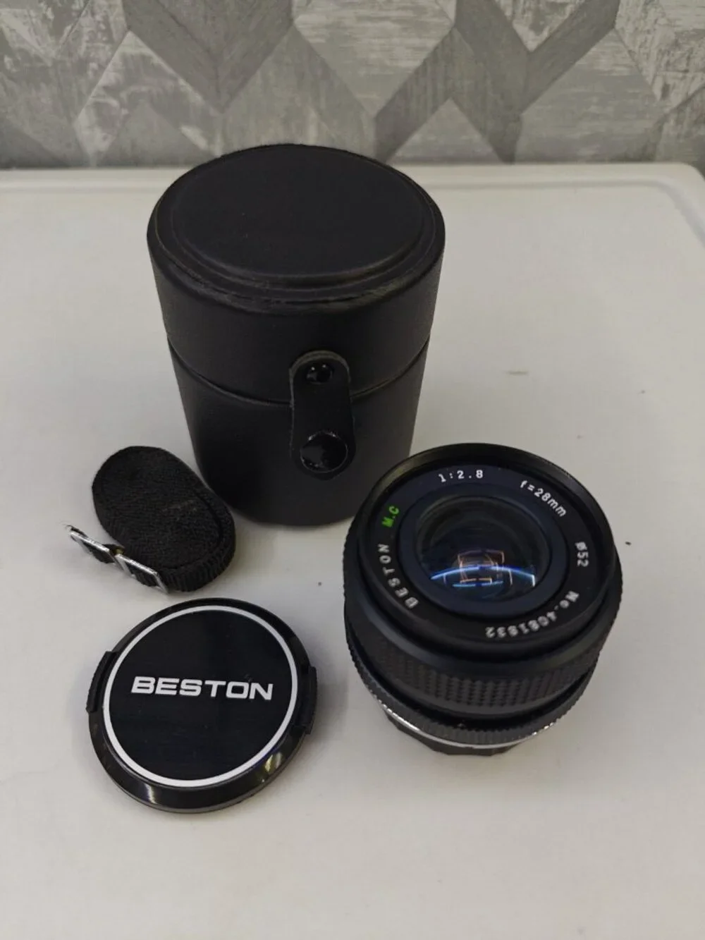 Beston MC Auto 28mm f/2.8 Lens With Case